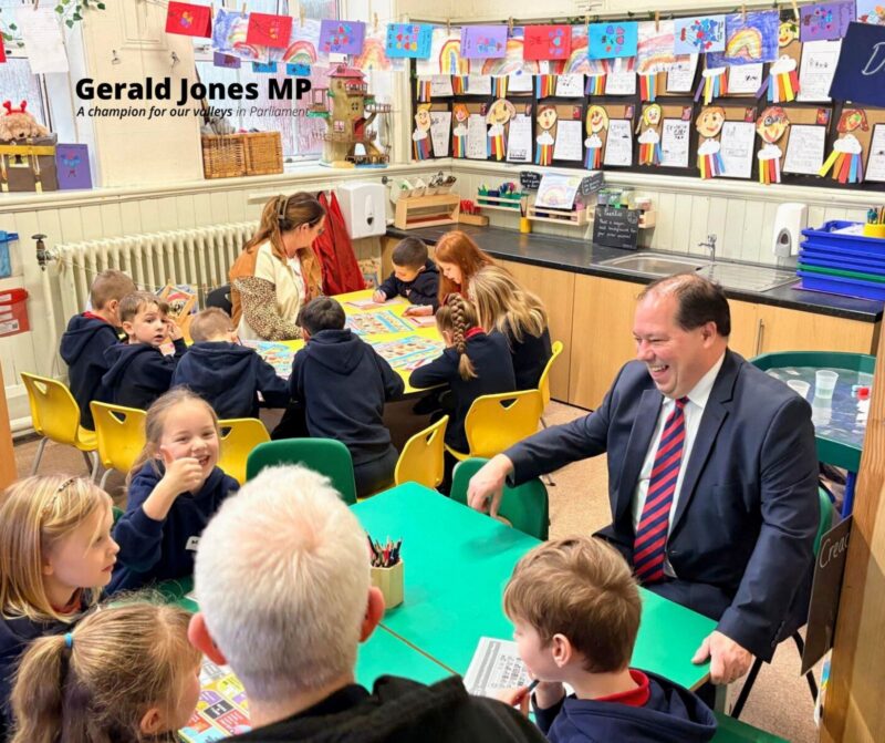 Image of Gerald Jones MP with pupils.