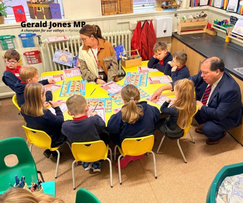 Image of Gerald Jones MP with pupils.