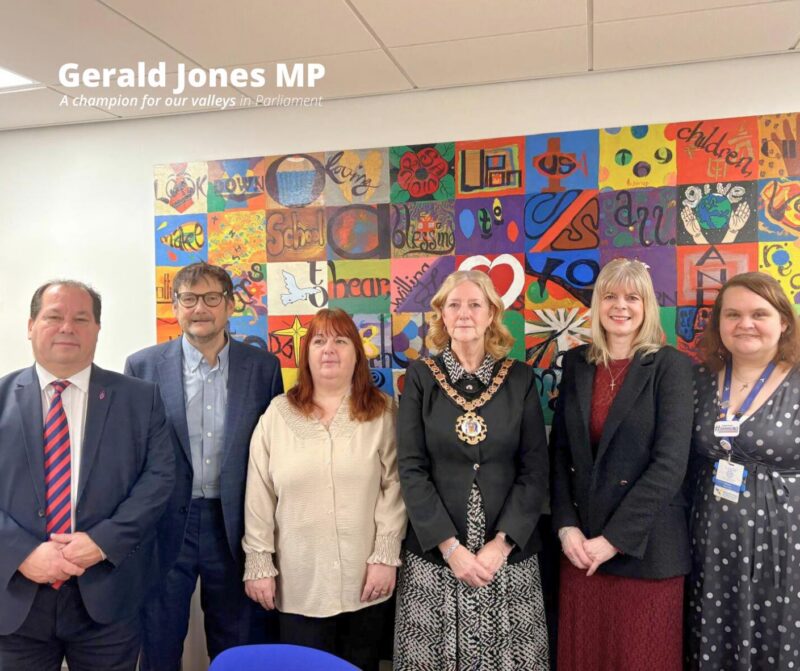 Image of Gerald Jones with the Mayor, Cllr Tina Williams and staff at the school.