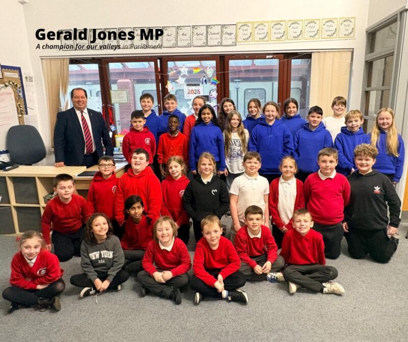 Image of Gerald Jones MP with pupils of St Margaret