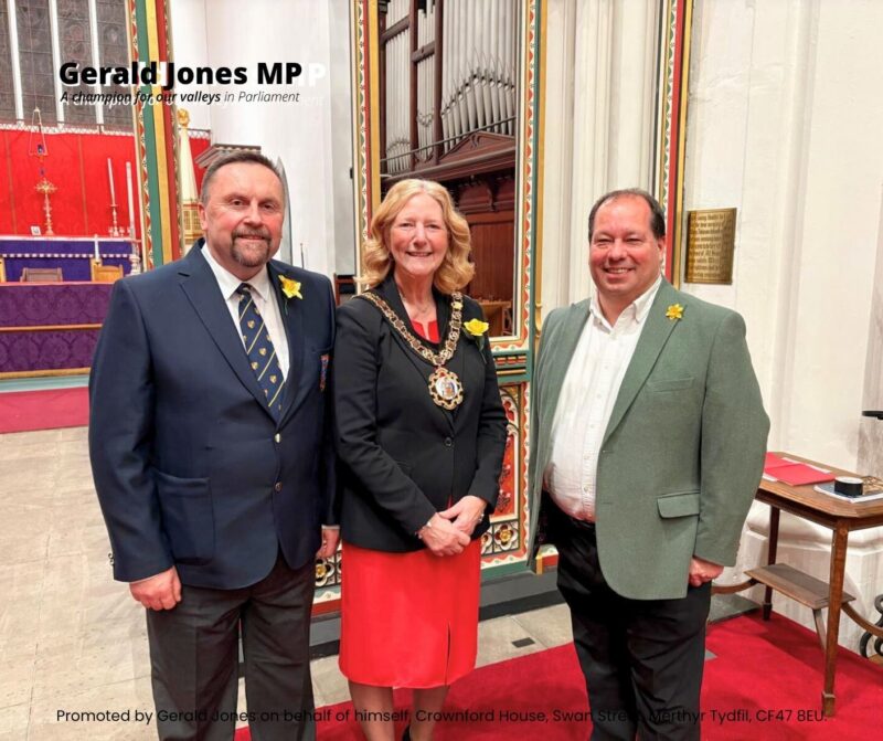 Image of Gerald jones with Mayor Sheryl Evans and Cwmbach Choir Chairman.