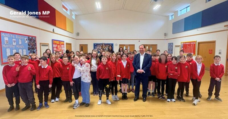 Image of Gerald Jones MP with the pupils and teachers.