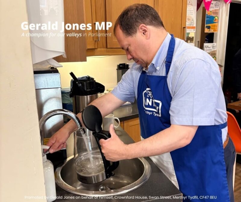 Image of Gerald Jones MP volunteering.