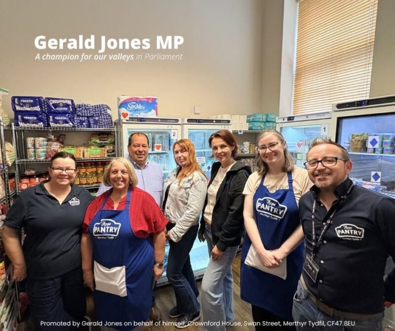 Image of Gerald Jones MP with Hope Pantry volunteers.